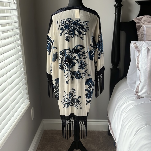 Chico’s Boho Chic Ruana Size S/M - Picture 2 of 2